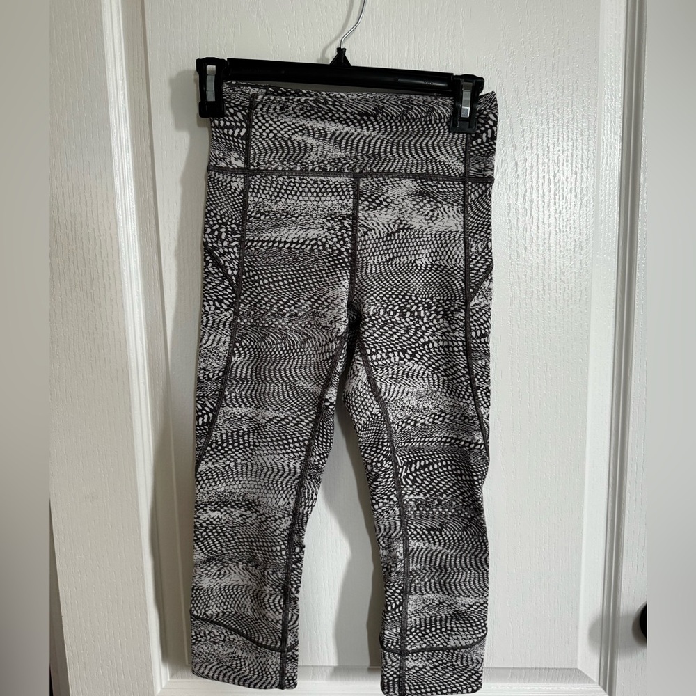 Lululemon white and black leggings
